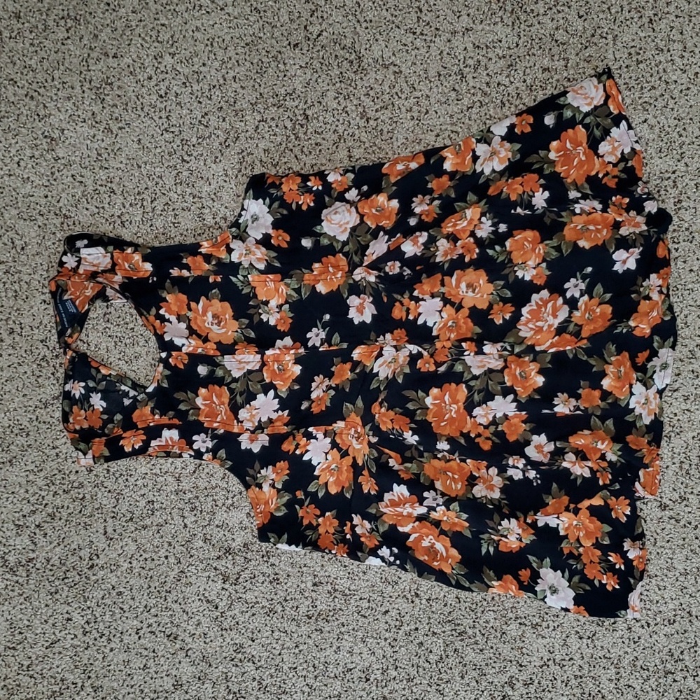 💥Sale 3/$30 NWOT American Eagle Floral Open Back Top